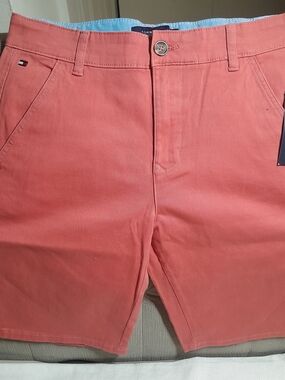 Tommy Hilfiger Men's Coral Chino Shorts